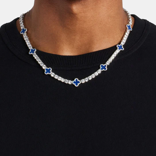 Tennis-Halskette mit Edelsteinen und blauem Motiv