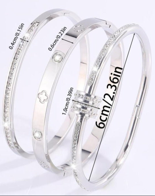 Elegantes Armband mit Strasssteinen verziert