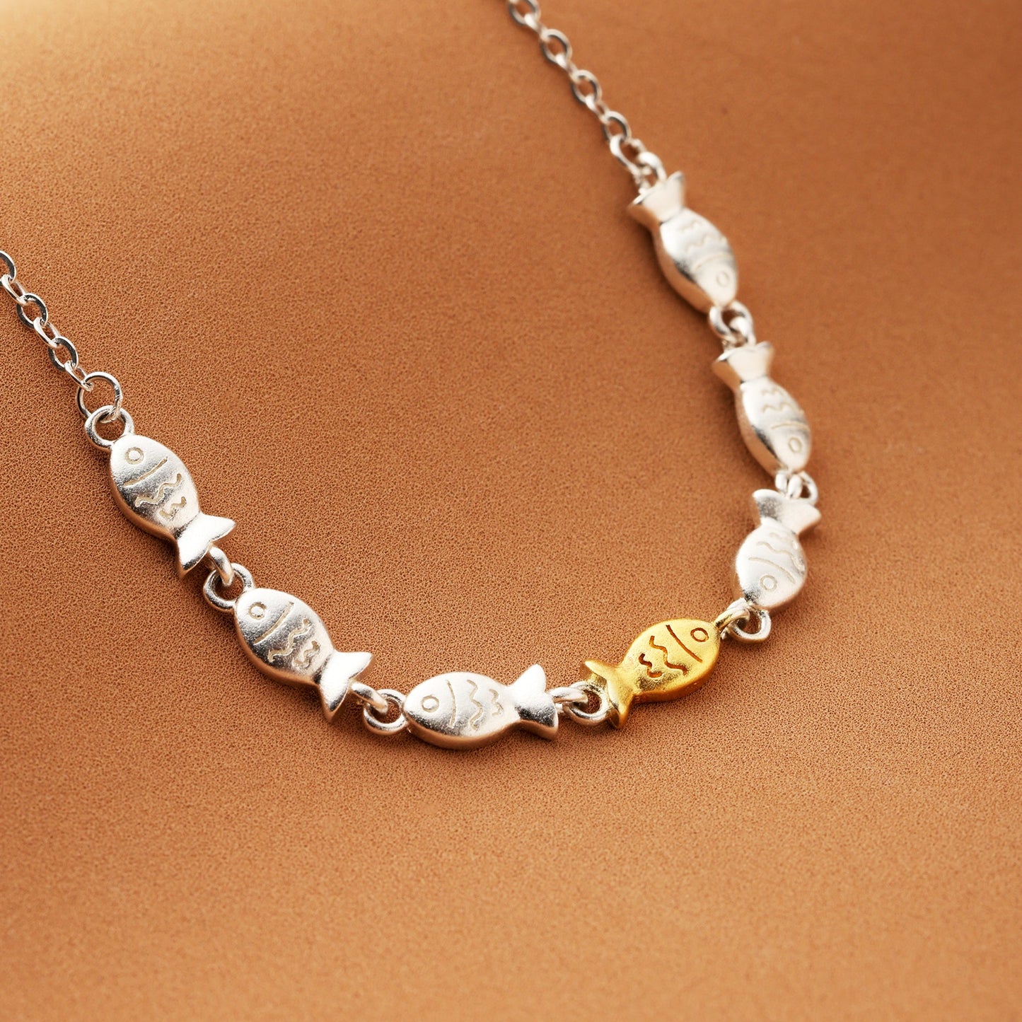 Fischförmiges Armband