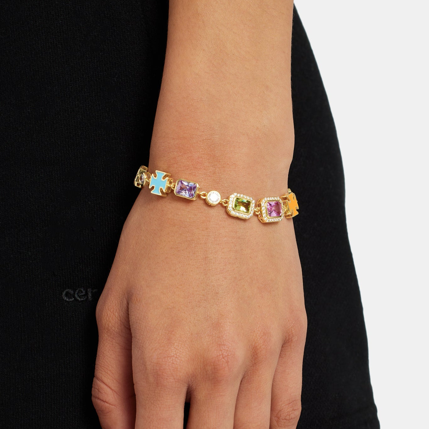 Rosa Armband mit mehreren Edelsteinmotiven