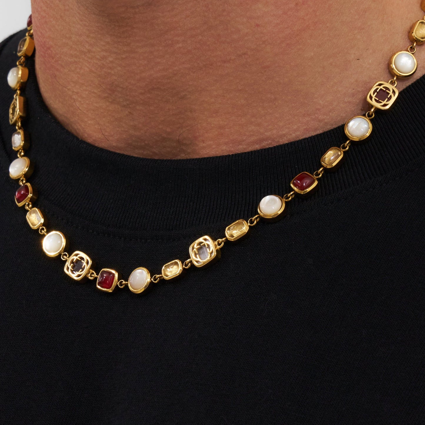 Halskette mit rotem Kristall-Edelstein