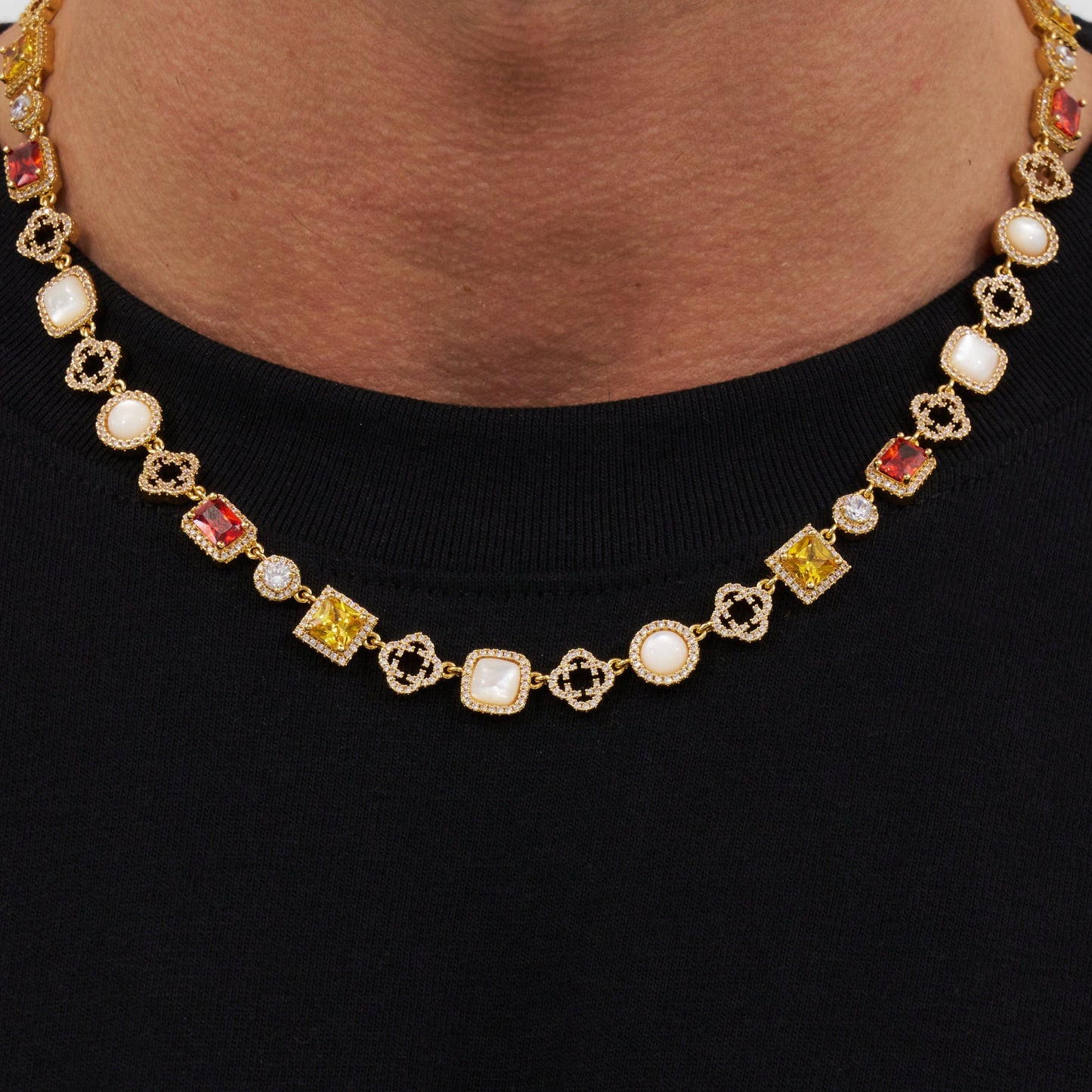 Halskette mit Eisedelsteinen