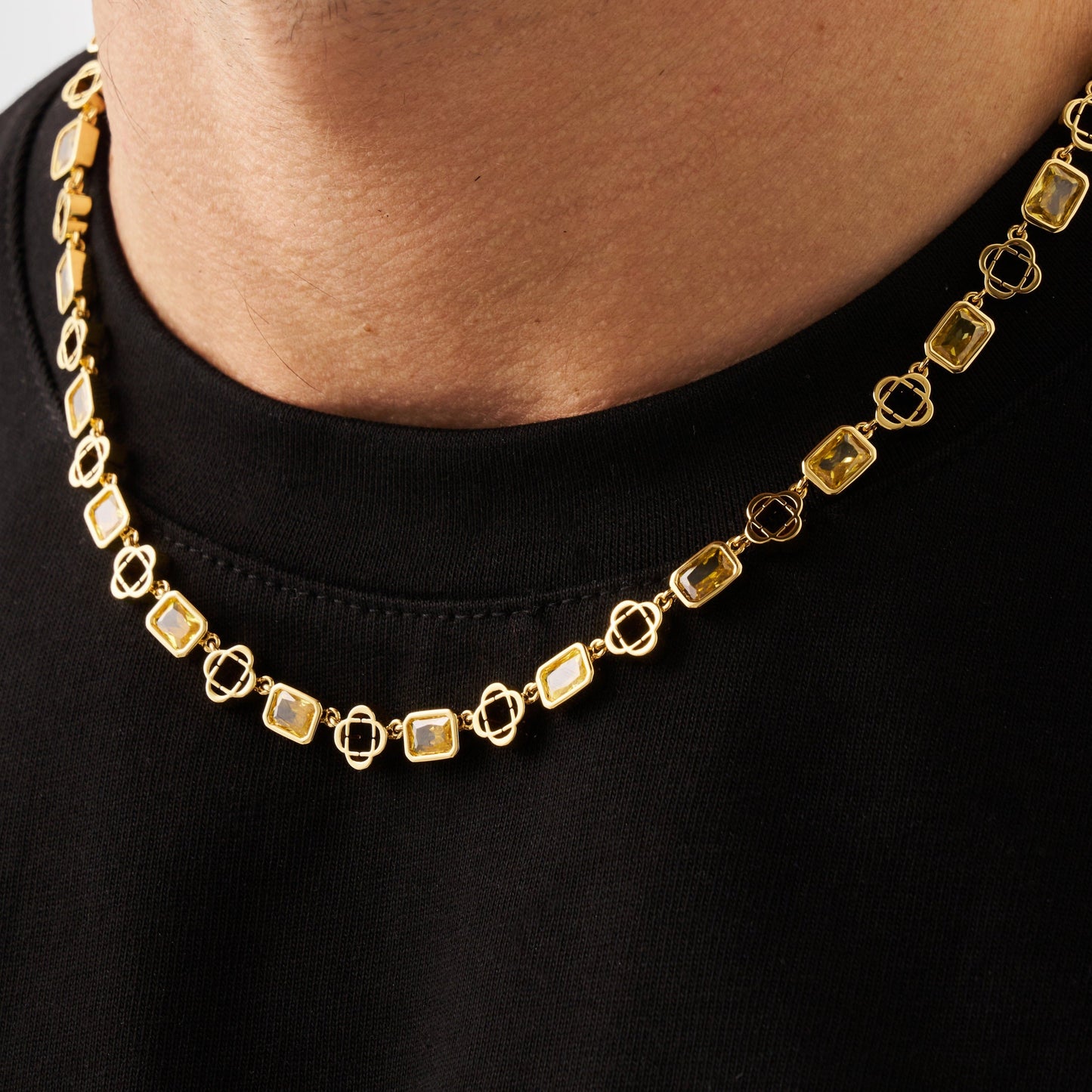 Kleeblatt-Halskette mit gelbem Edelstein