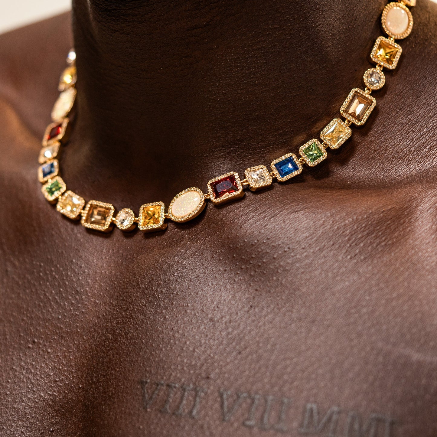 Bunte Edelsteinkette