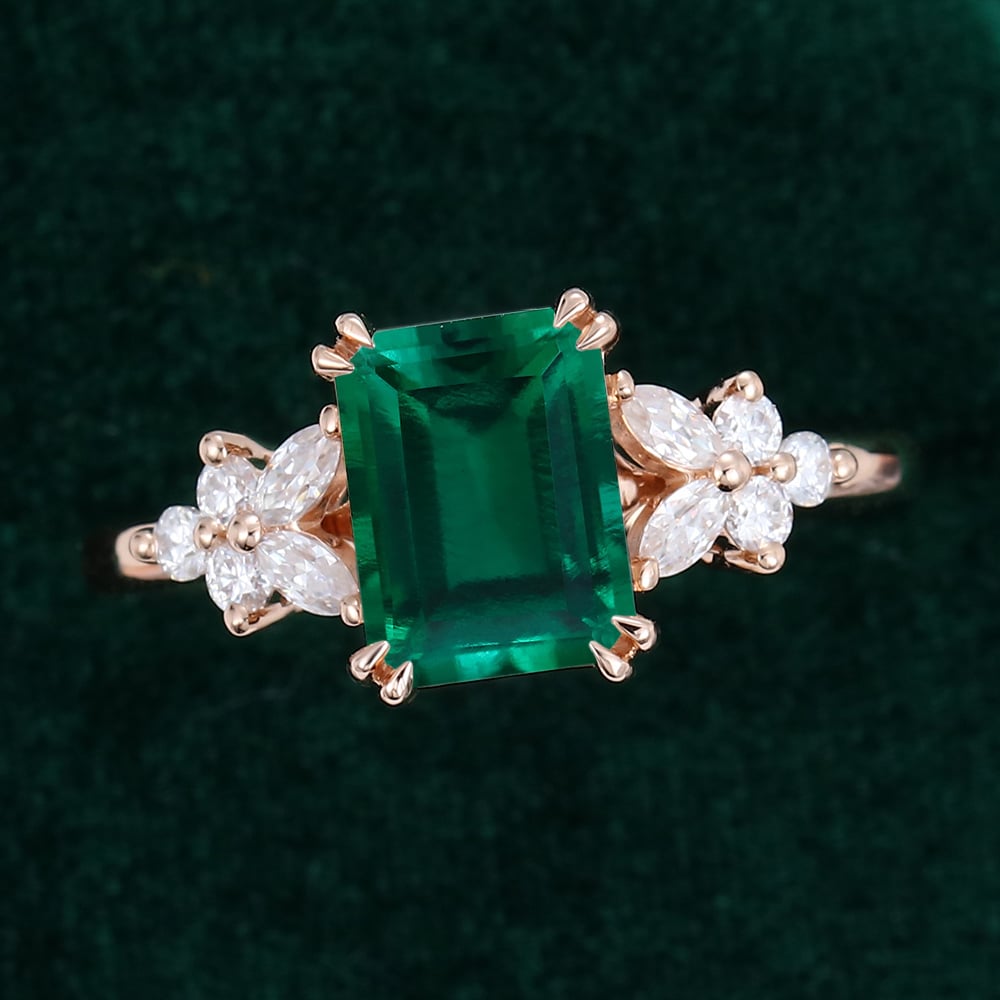 Verlobungsring mit Smaragdschliff