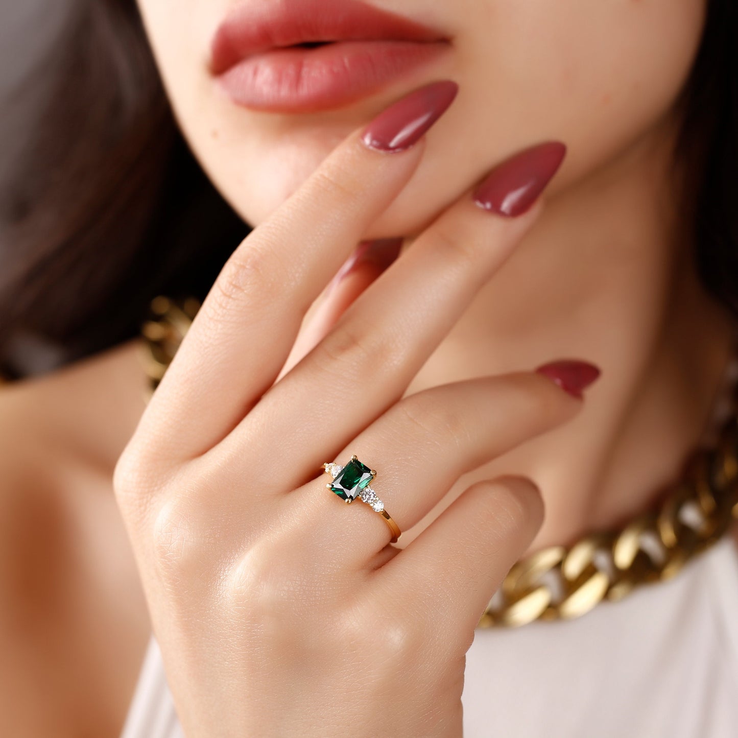 Verlobungsring mit Smaragd im Achteckschliff