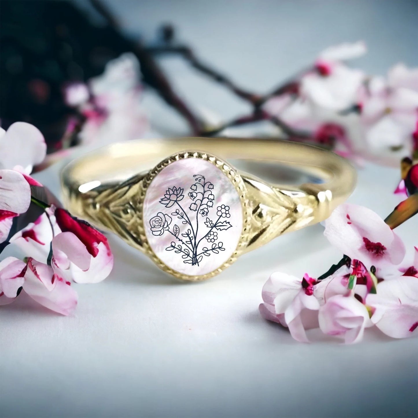 Personalisierte Blumenringe mit den 12 Geburtsmonaten