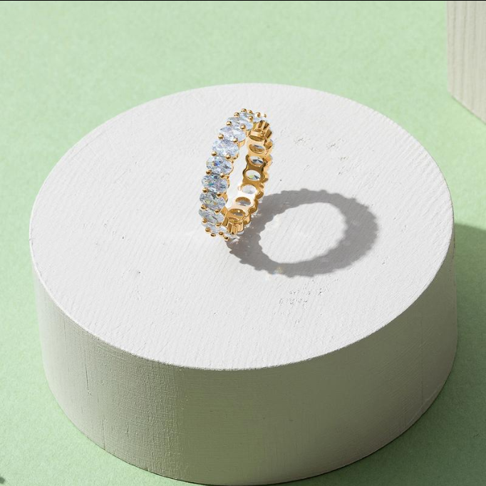vergoldeter ovaler Zirkonia Lovering
