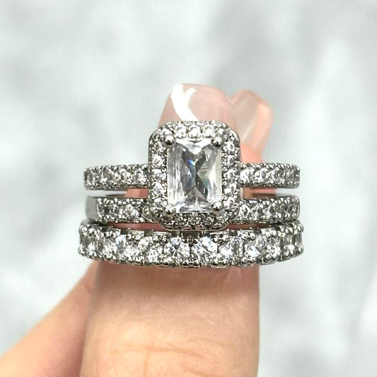 dreiteiliger Ring im Kissenschliff mit Mikropavé-Tönen