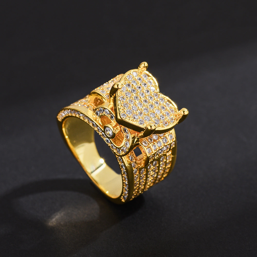 Handgefasstes silbernes herzförmiges Ringset