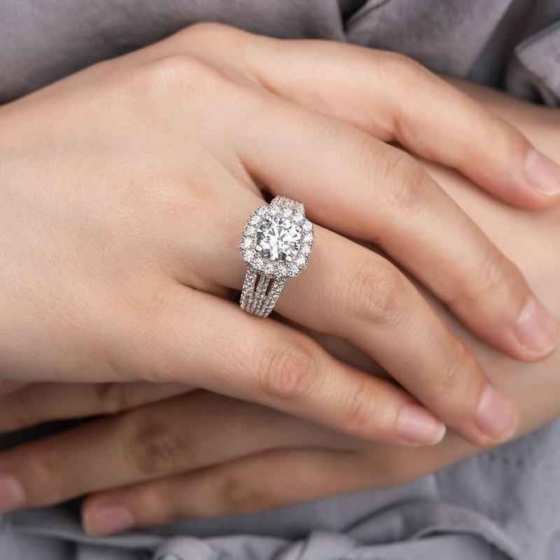Luxuriöser Pavé-Ring aus 925er Sterlingsilber mit dreireihigem Design
