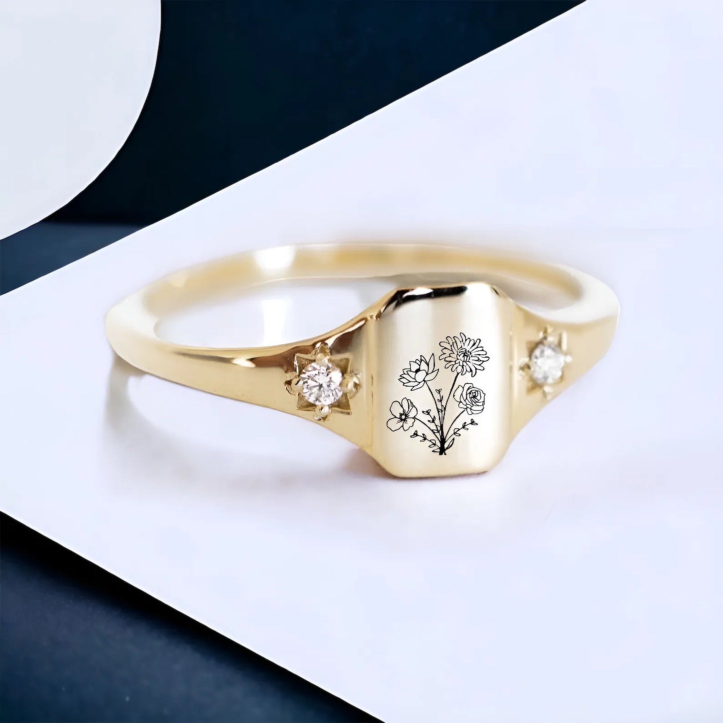 Personalisierter quadratischer Geburtsblumenring für Damen