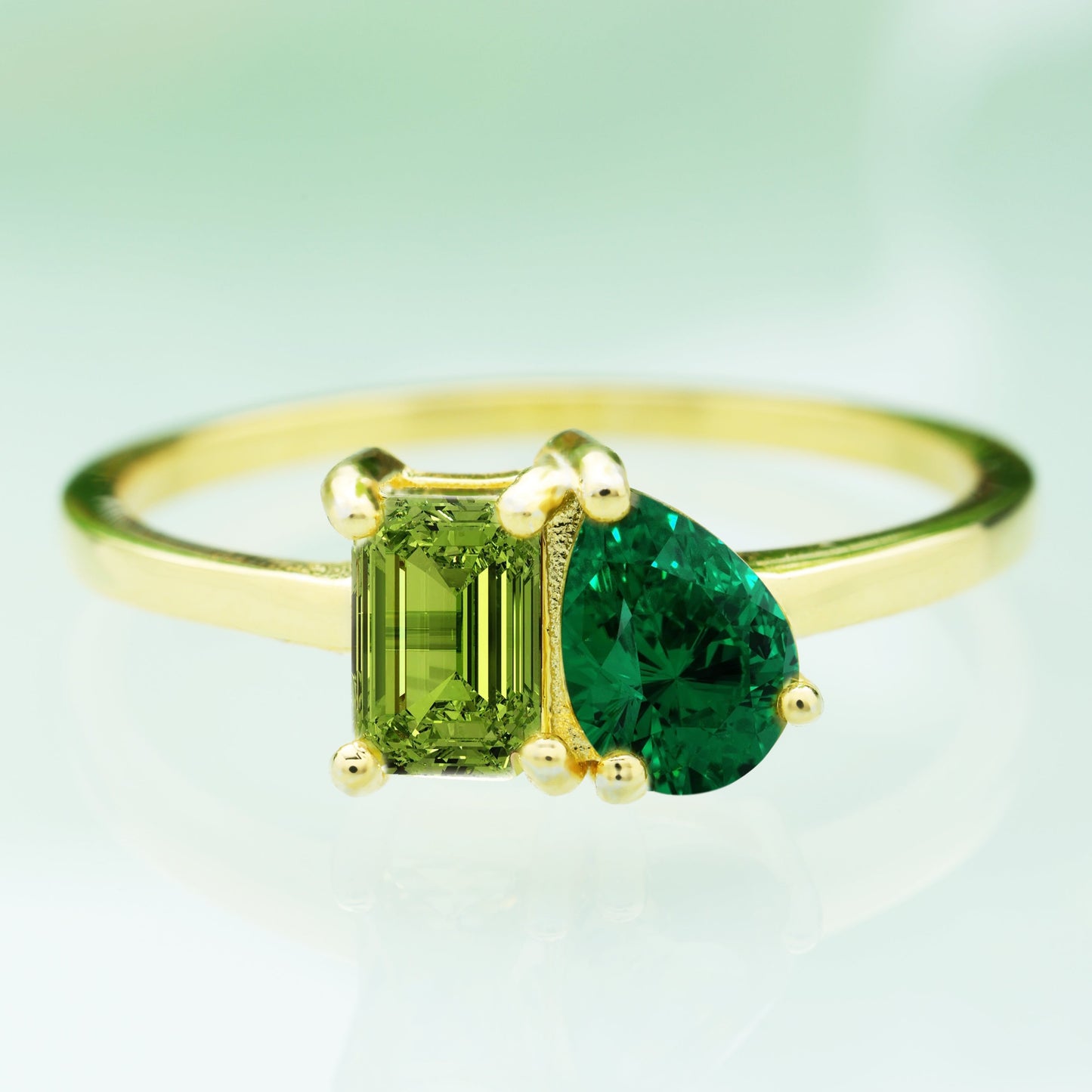 Bezaubernder Ring mit zwei Geburtssteinen