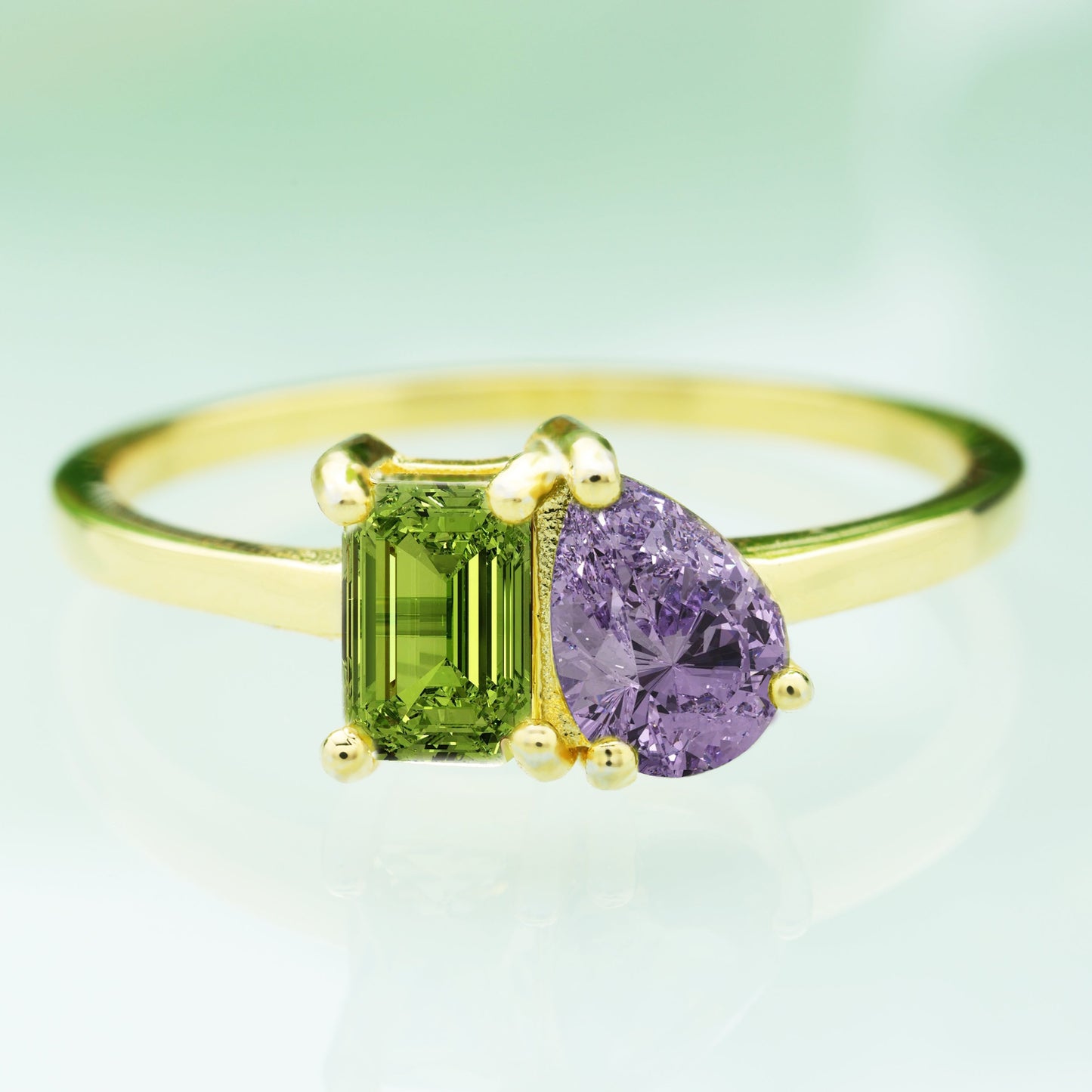 Bezaubernder Ring mit zwei Geburtssteinen