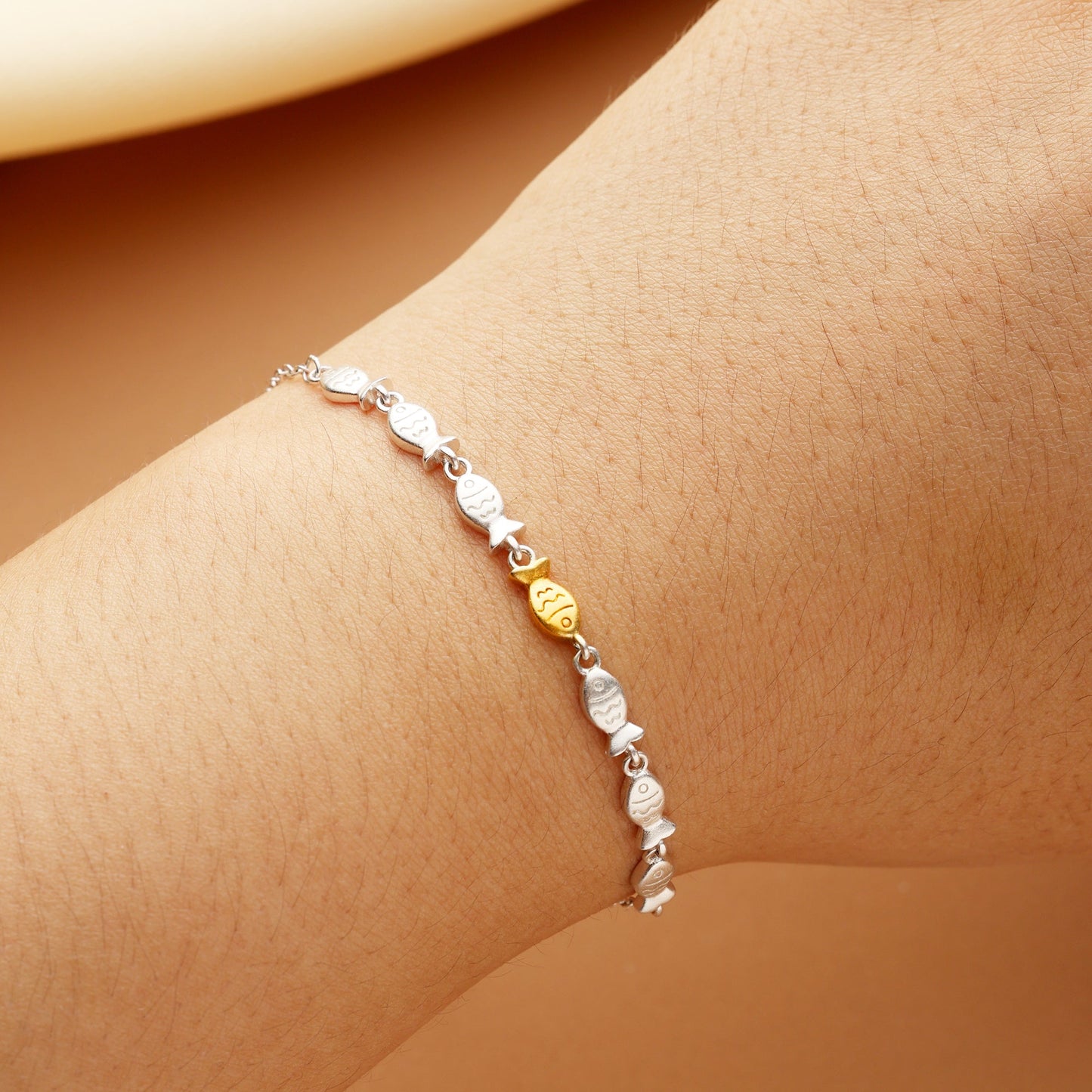 Fischförmiges Armband