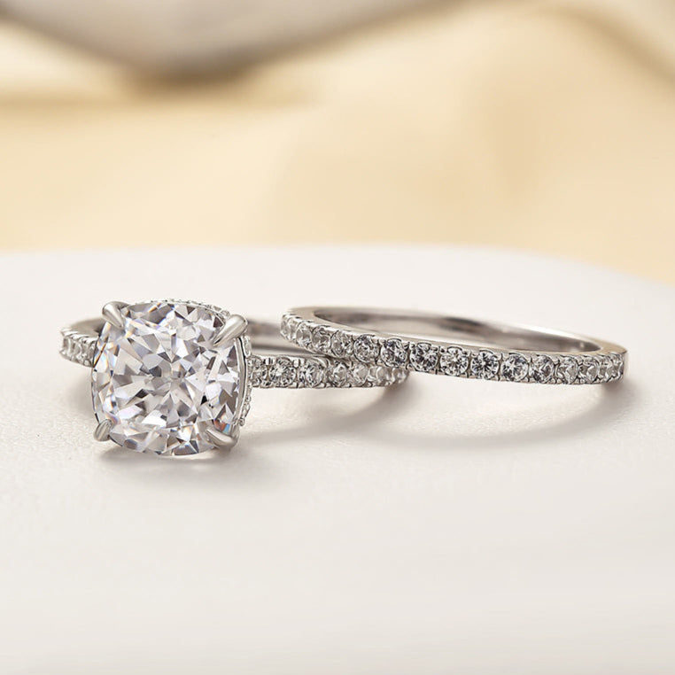 Atemberaubendes 3,0 Karat Kissenschliff-Ringset