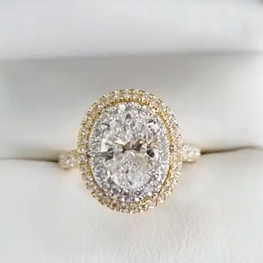 Zweifarbiger Ring mit doppeltem Halo-Ovalschliff