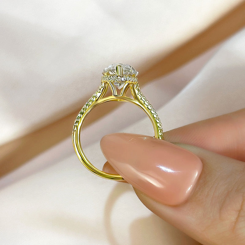 Exquisiter Ring mit geteiltem Schaft und Marquiseschliff