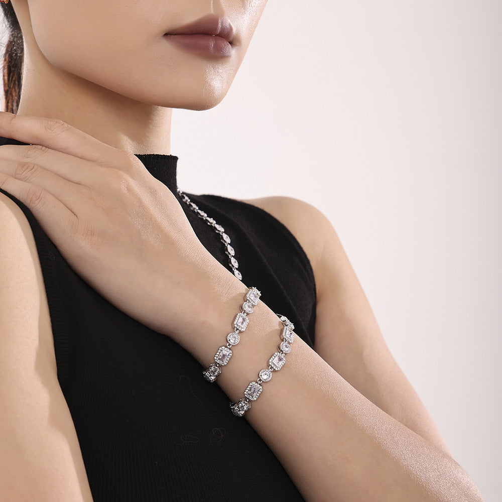 Goldenes Armband mit rechteckigen Zirkonia-Steinen, modisch und vielseitig kombinierbar