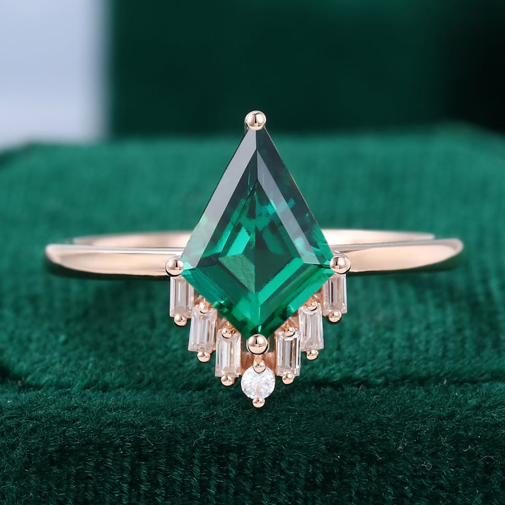 Einzigartiger Smaragd-Verlobungsring im Kite-Schliff, Vintage-Ring