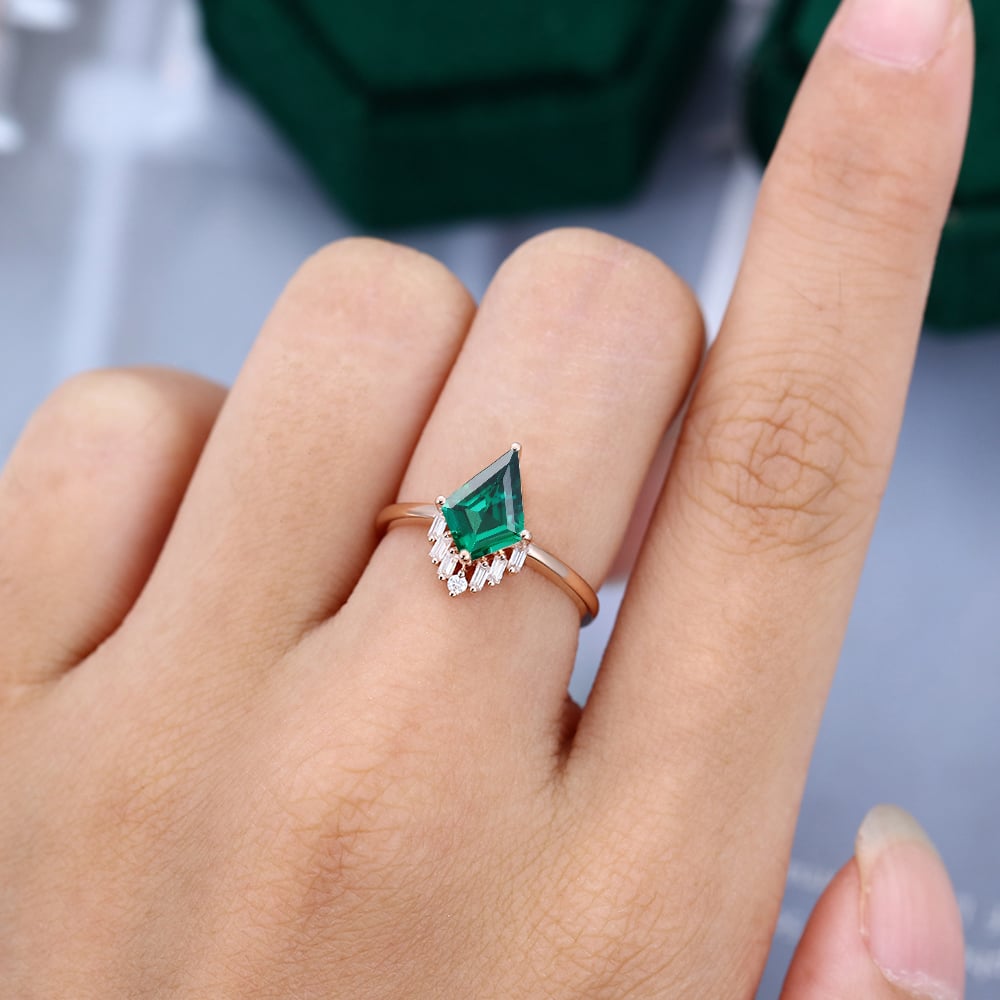 Einzigartiger Smaragd-Verlobungsring im Kite-Schliff, Vintage-Ring