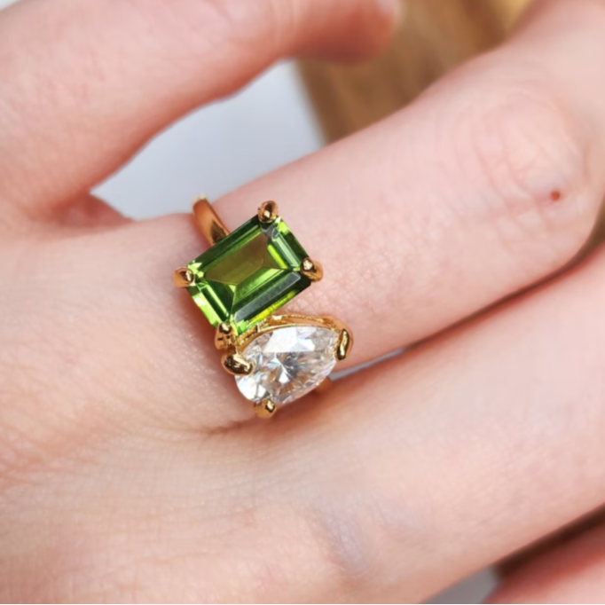 Bezaubernder Ring mit zwei Geburtssteinen