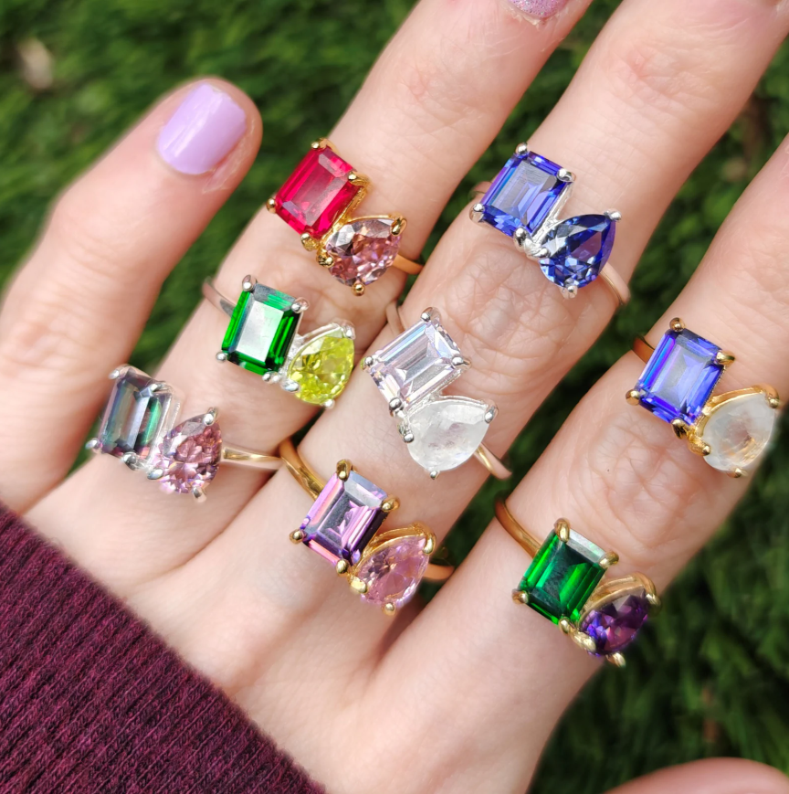 Bezaubernder Ring mit zwei Geburtssteinen
