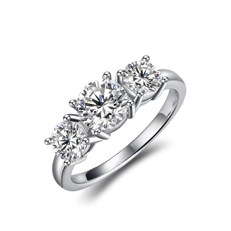 3-Stein-Ring mit synthetischem Moissanit