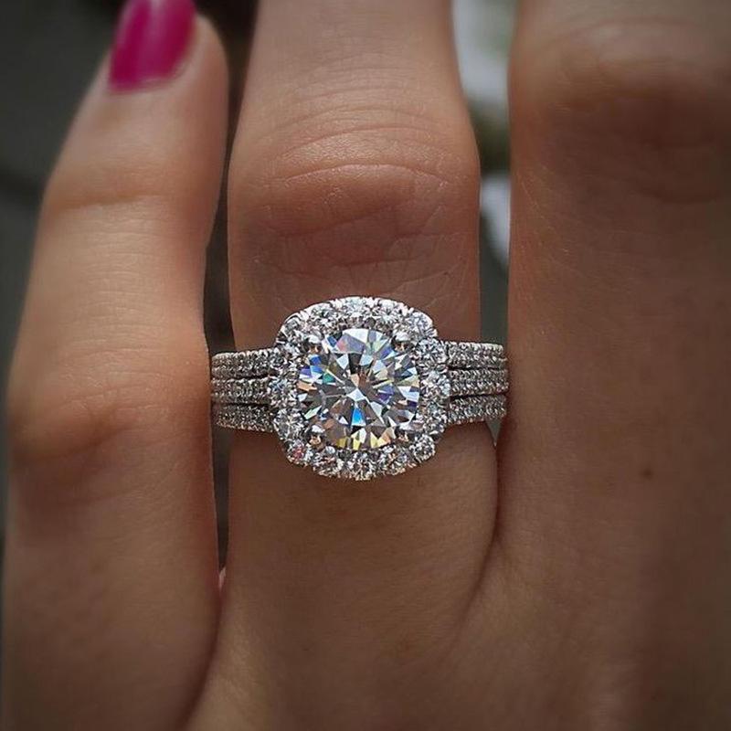 Luxuriöser Pavé-Ring aus 925er Sterlingsilber mit dreireihigem Design